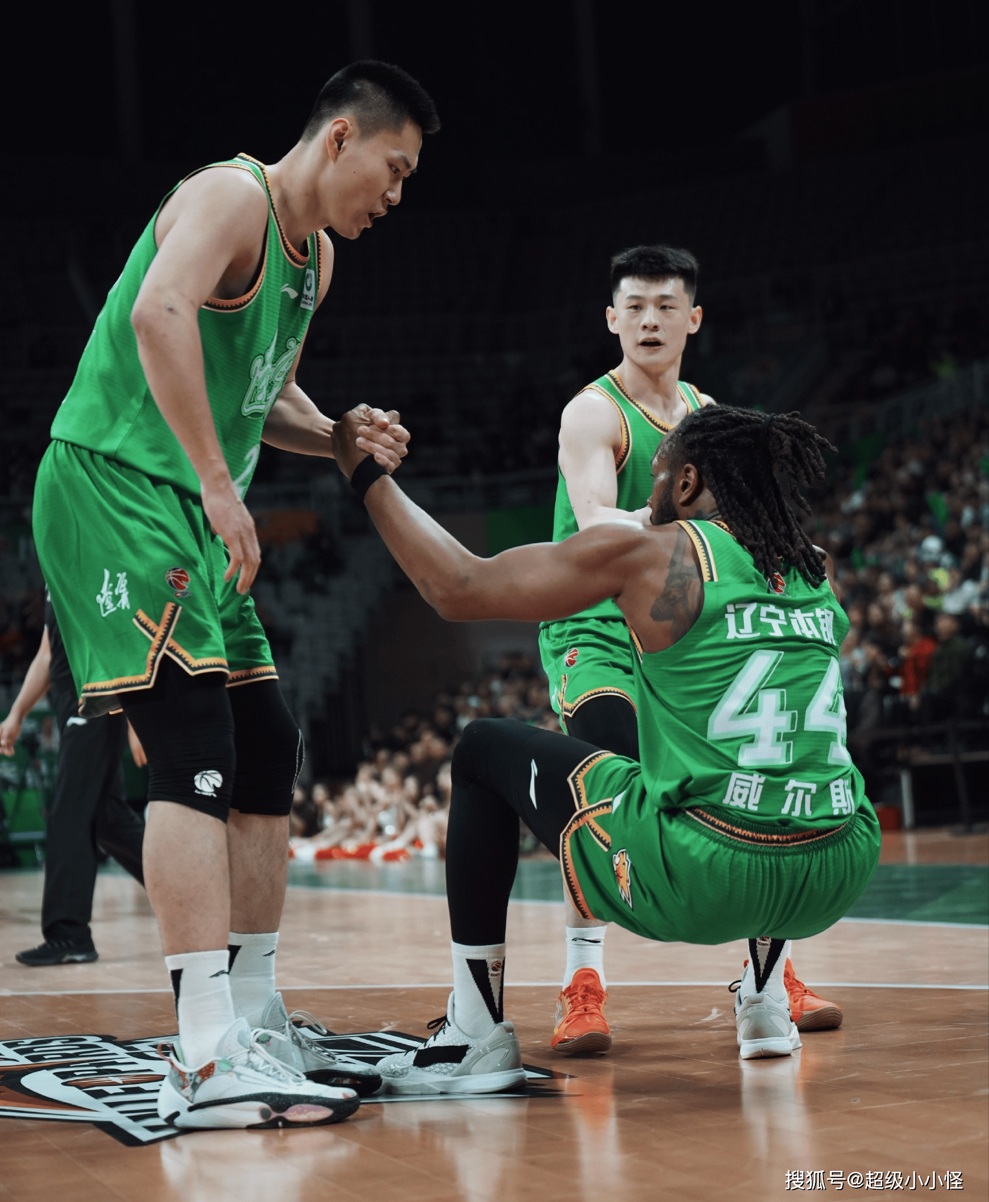 亚博棋牌app-强队遭遇强敌,cba比赛中谁能笑傲赛场